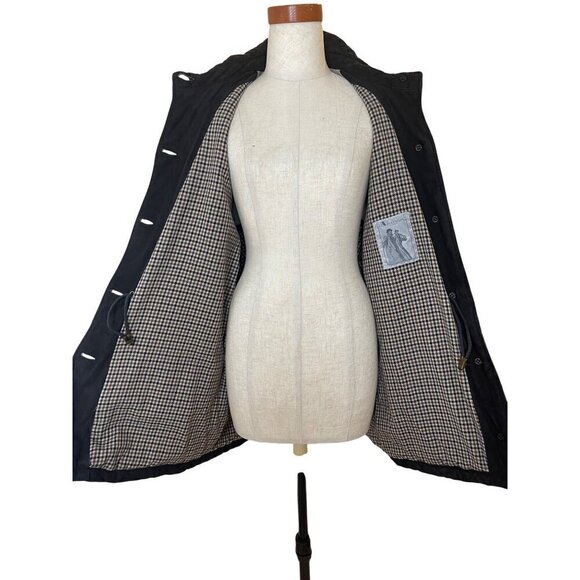 Aquascutum vintage women’s jacket. Black quilted 44 ch 31 long - Picture 4 of 11